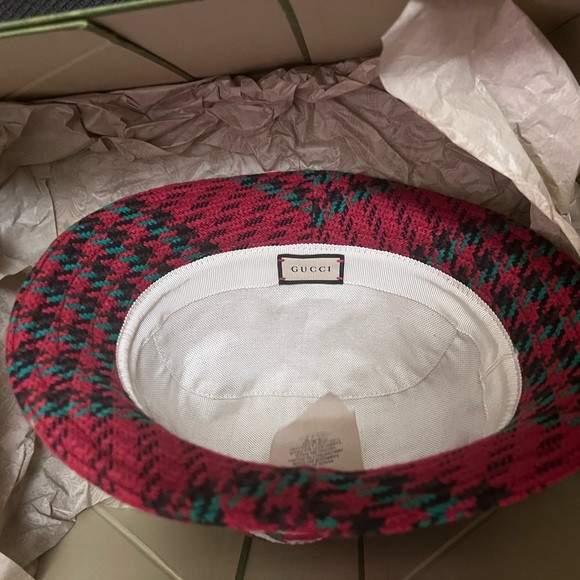 Red Gucci Hat with box - Picture 5 of 9